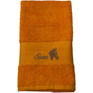 Käsipyyhe 50x100cm hevosaiheisella brodeerauksella